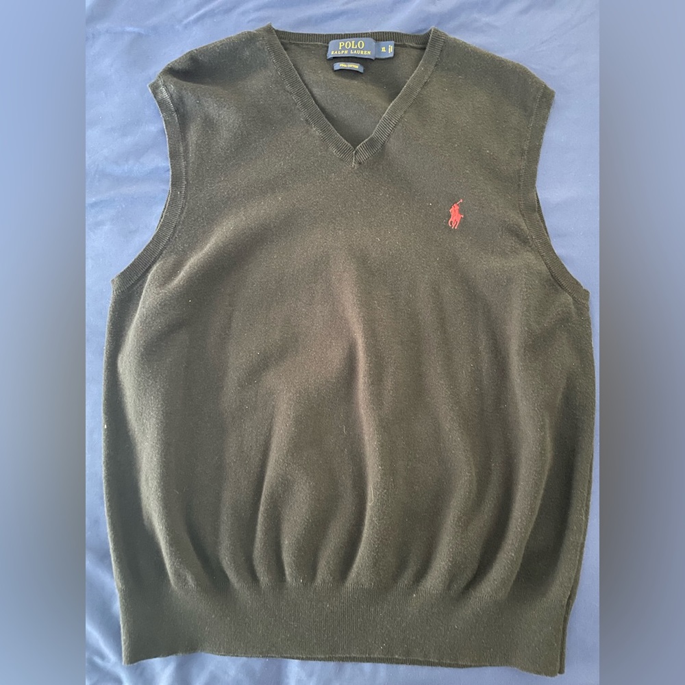 Sweater vest. Light piling
